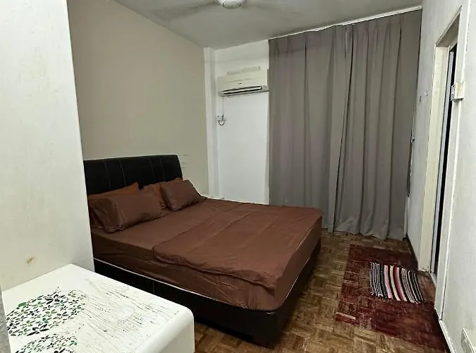 Bayu Emas Ferringhi Homestay